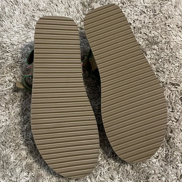 Burberry Logo Striped Sandals - Picture 8 of 11